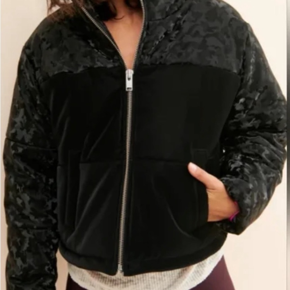 Blue Revival Stylish Black Camouflage Women's Bomber Jacket